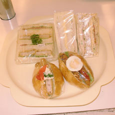 須磨マル井パン自慢のサンドイッチ、ドッグのご紹介です。